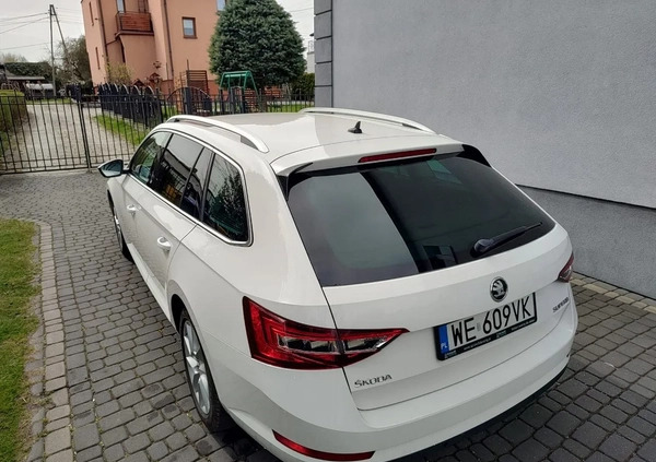 Skoda Superb cena 97899 przebieg: 121247, rok produkcji 2019 z Prudnik małe 562